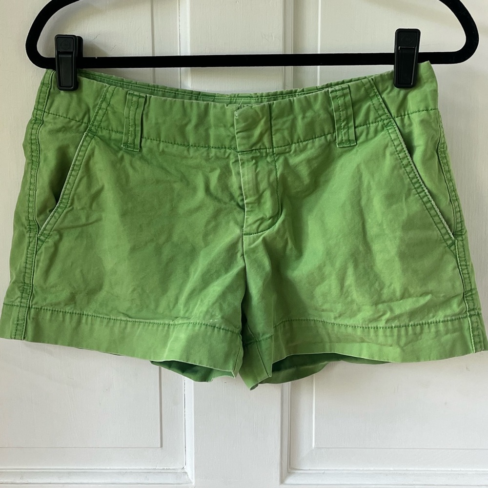 Gap favorite chino shorts mid rise